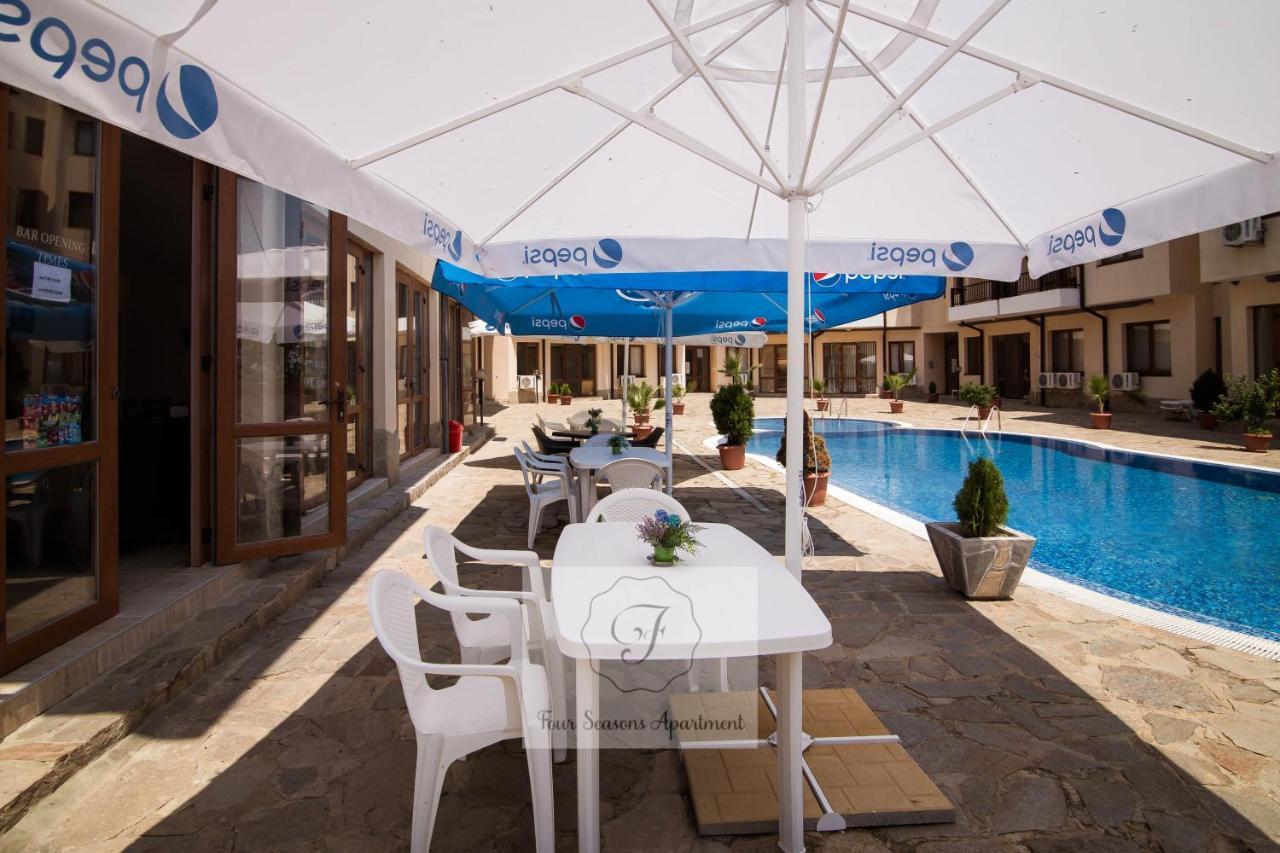 Four Seasons Apartment - Oasis Beach Resort Bliznaci Kültér fotó