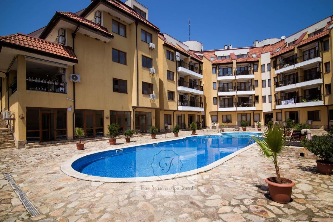 Four Seasons Apartment - Oasis Beach Resort Bliznaci Kültér fotó